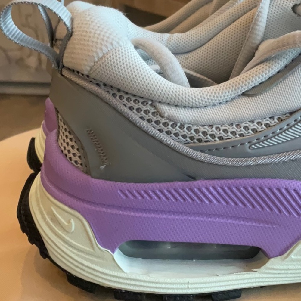 Nike Air Max Bliss Women’s Running Sneaker, Size 5 - Picture 3 of 9